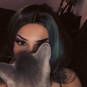 Meet your Posher, Nicole juliana